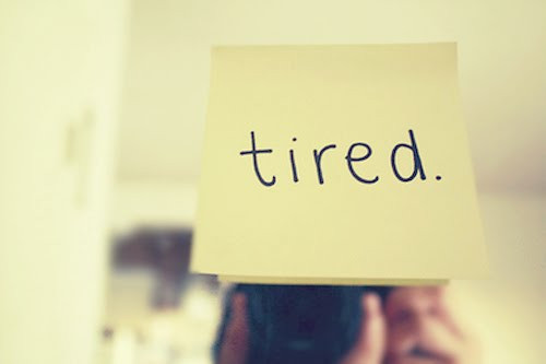 Bạn thường xuyên cảm thấy mệt mỏi, thiếu năng lượng, thiếu sức sống thì cần sớm đi kiểm tra, vì suy thận làm tăng tích tụ chất độc và tạp chất trong cơ thể là nguyên nhân của tính trạng đó.