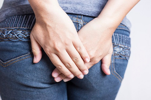 Khi bạn mới có các biểu hiện như chảy máu khi đi đại tiện, búi trĩ sa ra ngoài khi đi đại tiện sau đó tự co vào được, thì nên chữa trị và ngăn ngừa ngay lập tức, tránh để trĩ tiến triển nặng hơn.