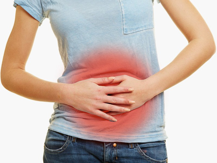 Nhiễm khuẩn đường ruột: Vi khuẩn E.coli kí sinh ở đường ruột của động vật có thể đi vào thịt và gây bệnh khi thịt không được nấu chín. Nhiễm khuẩn gây tiêu chảy, ảnh hưởng tới hệ tiêu hóa. Nặng hơn có thể ảnh hưởng đến tính mạng. Ảnh: Sống khỏe 24h.