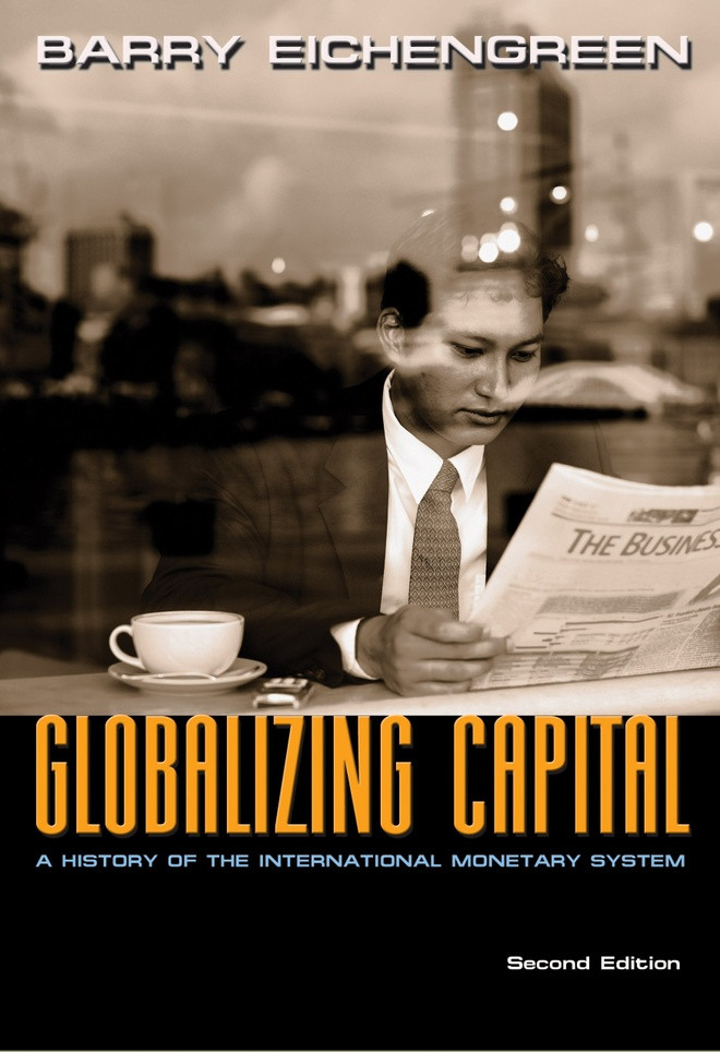 Globalizing Capital của Barry Eichengrin. Là giáo sư tại Đại học California, Barry đã kể câu chuyện về nhiều nỗ lực trong hai thế kỷ qua nhằm tạo ra một hệ thống tiền tệ quốc tế. Cuốn sách bắt đầu trong kỷ nguyên của bản vị vàng - khi các nền kinh tế lớn thời bấy giờ gắn đồng tiền của họ với vàng, trước khi kể câu chuyện về sự tan rã của xu hướng này giữa Thế chiến thứ nhất và thứ hai. Tiếp theo đó là nỗ lực của Bretton Woods nhằm tạo ra một hệ thống tiền tệ mới, tuy nhiên hệ thống đó cũng đã sụp đổ và mở ra một kỷ nguyên toàn cầu hóa và dòng vốn tự do. Được xuất bản lần đầu vào năm 1996 trước thềm cuộc khủng hoảng tài chính châu Á, các ấn bản gần đây đã đề cập đến việc tạo ra đồng euro và thập kỷ hỗn loạn tài chính bắt đầu từ năm 2008. Đây là một hướng dẫn quý giá cho những ai muốn hiểu khía cạnh quốc tế của tiền tệ. Ảnh: Amazon.