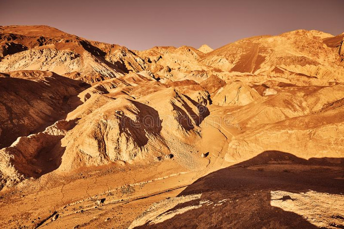 Thêm nữa, các nhà khoa học còn nghiên cứu địa hình của Công viên quốc gia Death Valley để hiểu rõ hơn về địa hình của sao Hỏa. Nhóm nghiên cứu phát hiện công viên này có thảm thực vật khá đơn giản. Vậy nên, việc nghiên cứu địa hình tại nơi đây không gặp nhiều khó khăn.