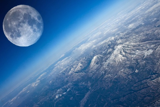 NASA muốn thiết lập sự hiện diện lâu dài trên Mặt trăng làm trung tâm cho tham vọng không gian trong tương lai. Các nhà nghiên cứu hy vọng có thể khai thác giá trị khoa học đáng kể của sứ mệnh khám phá Mặt trăng để tìm hiểu thêm về cách Trái đất được hình thành.
