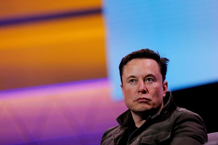 Tỷ phú Elon Musk cho biết thêm ông không tin rằng chính phủ đang che giấu công chúng thông tin về sự tồn tại của người ngoài hành tinh.
