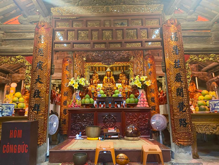 Chùa Giám nằm ở xã Cẩm Sơn, huyện Cẩm Giàng, tỉnh Hải Dương được xây dựng từ thời Lý và được Tuệ Tĩnh trùng tu, tôn tạo vào thế kỷ 14. Đến cuối thế kỷ 17, đầu thế kỷ 18, chùa được xây dựng lại với quy mô lớn theo kiểu "nội công, ngoại quốc." Chùa được xếp hạng di tích quốc gia năm 1974. Một trong những điểm nhấn của ngôi chùa cổ này tòa Cửu phẩm Liên Hoa. Ảnh: Kinh tế & Đô thị.