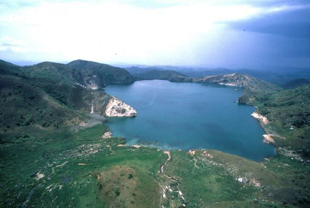 Tuy nhiên, thực tế hoàn toàn khác. Đằng sau vẻ đẹp tưởng chừng rất đỗi bình yên đó là một sự thật đáng sợ về sự nguy hiểm của hồ Nyos. Trong quá khứ, hồ Nyos từng xảy ra một thảm họa tồi tệ vào ngày 21/8/1986.