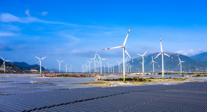 Báo cáo của Tổ chức Tư vấn khí hậu độc lập Ember dự báo từ năm 2023 này, điện gió và điện mặt trời sẽ đưa thế giới vào một kỷ nguyên mới với việc giảm sản lượng điện từ nhiên liệu hóa thạch, góp phần giảm lượng khí thải của ngành điện.