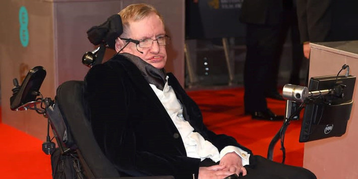 Theo ông Hawking, trong 40 năm qua, dân số thế giới vẫn luôn tăng lên theo cấp số nhân. Dân số quá lớn sẽ dẫn đến sử dụng năng lượng không bền vững. Kết quả cuối cùng chờ đón chúng ta là Trái đất sẽ bị hủy diệt.