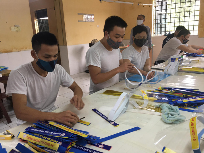 Tất cả số sản phẩm trên sẽ được tặng các cán bộ, bác sĩ, chiến sĩ, tình nguyện viên phục vụ công tác phòng chống dịch COVID-19 tại các bệnh viện, chốt kiểm soát dịch bệnh trên địa bàn tỉnh Hải Dương.