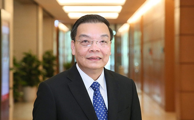 Ông Chu Ngọc Anh (SN 1965), cựu ủy viên Trung ương Đảng, cựu chủ tịch UBND TP Hà Nội, cựu bộ trưởng Bộ Khoa học và Công nghệ. Ông Chu Ngọc Anh bị khởi tố, bắt giam ngày 7/6 về tội “Vi phạm quy định về quản lý, sử dụng tài sản nhà nước gây thất thoát, lãng phí". Ông Chu Ngọc Anh có hành vi vi phạm quy định của pháp luật trong việc giao, quản lý, sử dụng Đề tài khoa học và công nghệ cấp Quốc gia nghiên cứu, chế tạo kit xét nghiệm COVID-19, gây thất thoát, lãng phí tài sản nhà nước.