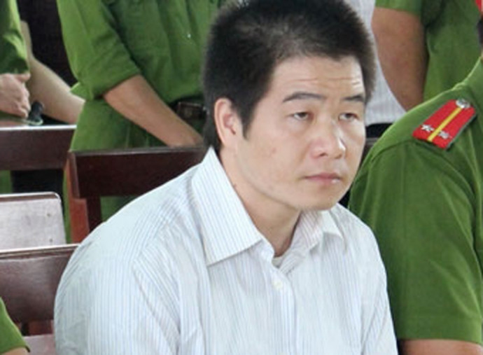 Tàng “keangnam” luôn vỗ ngực là một trùm ma túy lớn nhất của xã Lóng Luông. Bởi ngoài sự liều lĩnh, có quan hệ với một số trùm ma túy người Lào, Tàng còn có có cả một “đại gia đình” đứng đằng sau hậu thuẫn cho việc mua bán ma túy. Trong đó, Tráng A Lầu - một trùm mua bán ma túy cực lớn và manh động. Khi đó dù đang bị cơ quan Công an truy nã và đang lẩn trốn nhưng gã này vẫn bắn tin, nếu công an vào bản truy bắt sẽ cùng đồng bọn bắn nhau một trận sống mái.