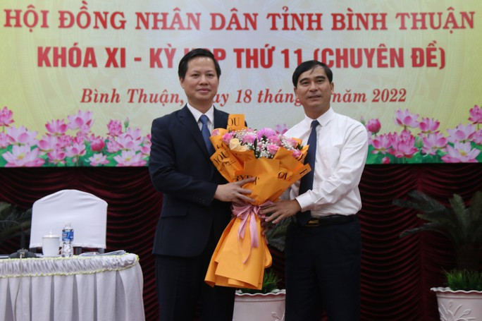Ông Đoàn Anh Dũng (45 tuổi) quê ở thị xã Hồng Lĩnh, tỉnh Hà Tĩnh, có trình độ thạc sĩ luật, cao cấp lý luận chính trị, từng công tác tại tỉnh Nghệ An. Từ 2006 đến tháng 11/2022, ông Dũng công tác tại Ủy ban kiểm tra Trung ương (Ủy viên UBKT Trung ương khóa XIII từ tháng 2/2021 đến tháng 11/2022).