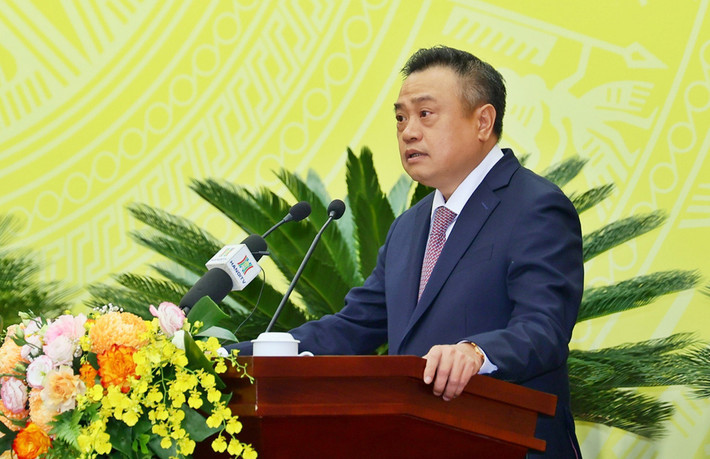 Ông Trần Sỹ Thanh sinh năm 1971, quê quán tại xã Thanh Giang, huyện Thanh Chương, tỉnh Nghệ An. Ông có trình độ lý luận chính trị cao cấp, là thạc sỹ kinh tế, cử nhân ngành tài chính - kế toán. Ông Thanh là Ủy viên Trung ương Đảng Khóa XI (dự khuyết), XII, XIII; Đại biểu Quốc hội Khóa XIV, XV.