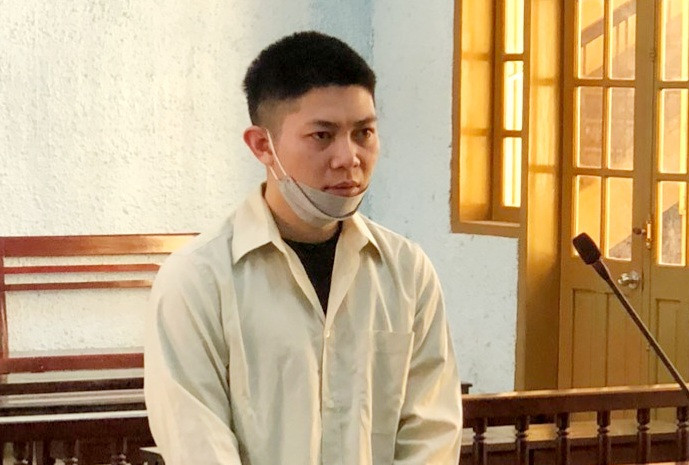 Nghịch tử đánh cha tử vong chỉ vì mở tivi gây ồn: Ngày 15/12, TAND tỉnh Gia Lai đã tuyên phạt 18 năm tù giam Đinh Văn Tâm (25 tuổi, phường Hoa Lư, TP Pleiku) về tội giết người. Nạn nhân trong vụ án là ông Đinh Văn Thực (52 tuổi) - cha ruột Tâm. Chiều 10/4, sau khi dự đám cưới về, do cha mở tivi âm thanh lớn nên Tâm và cha cãi nhau. Tâm đánh ông Thực ngã xuống sàn nhà, đá vào ngực, dùng chân đạp vào đầu và tát vào mặt cha. Khi thấy ông Thực nằm bất động, Tâm không đưa đi cấp cứu. Ông Thực tử vong khi được người nhà đưa đến bệnh viện do đa chấn thương, gãy xương sườn số 8 và chấn thương sọ não gây tụ máu.