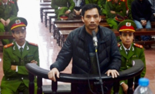 Khi Sơn từ Bắc Giang lên Mộc Châu, Sơn La để tìm nguồn cung, hắn đã biết Lầu là một đầu mối chuyên cung cấp ma túy có tiếng. Nhiều lần Sơn tự lái xe ô tô hoặc cùng “đệ tử” lên Mộc Châu (Sơn La), cũng có thể dừng tại Hòa Bình để gọi điện, hẹn mua heroin của Lầu. Từ lâu, mối quan hệ “làm ăn” giữa Sơn và gia đình Tráng A Lầu đã rất khăng khít, có uy tín với nhau.