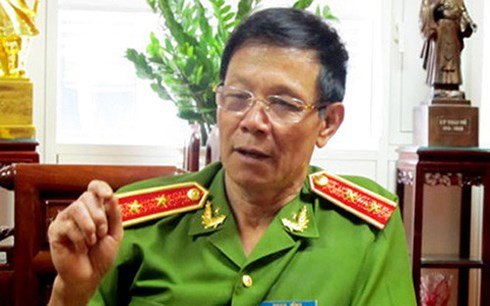 Chiều nay, theo cổng thông tin điện tử Bộ Công an, Cơ quan An ninh điều tra Công an tỉnh Phú Thọ đã ra quyết định khởi tố bị can, bắt tạm giam 4 tháng ông Phan Văn Vĩnh - nguyên Tổng cục trưởng Tổng cục Cảnh sát về tội “Lợi dụng chức vụ, quyền hạn trong khi thi hành công vụ” quy định tại khoản 3, Điều 281 - Bộ luật Hình sự năm 1999. Tối cùng ngày, cơ quan công an đã tiến hành khám xét nhà riêng ông này tại TP Nam Định.