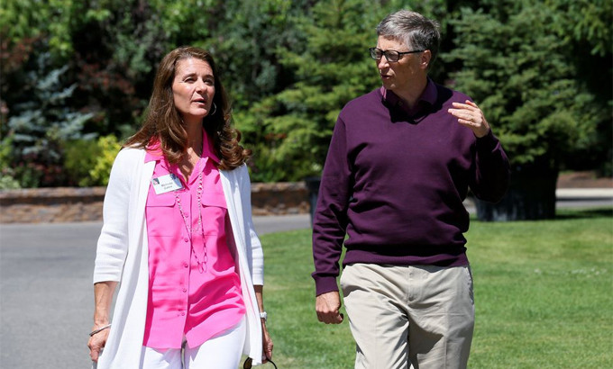 Trong thời gian làm việc tại Microsoft, bà Melinda gặp Bill Gates - Chủ tịch kiêm Tổng Giám Ðốc Chấp hành Công ty lần đầu trong một bữa tối dành cho nhân viên Microsoft năm 1987. Bà Melinda từng giữ chức Tổng giám đốc của công ty phần mềm và làm việc về các sản phẩm như bách khoa toàn thư Encarta.