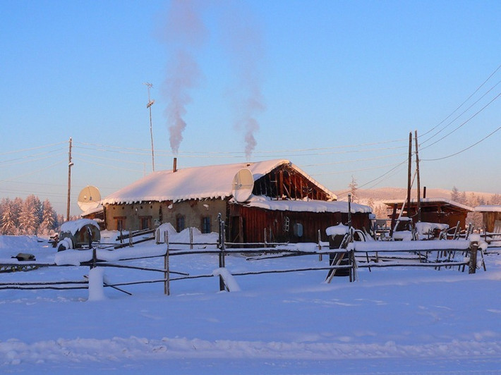Nhiệt độ thấp kỷ lục được ghi nhận tại làng Oymyakon là vào năm 1924. Khi ấy, nhiệt độ xuống thấp tới mức -71,2 độ C.