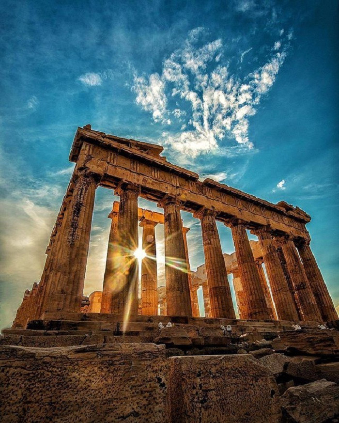 Trong những thập kỷ tiếp theo, đền Parthenon trải qua một số lần trùng tu, sửa chữa nhưng vẫn không thể khôi phục lại dáng vẻ ban đầu.