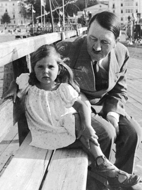 Trong số những trẻ em có cơ hội gặp mặt, trò chuyện với Hitler có Helga Goebbels - một trong 6 người con của Bộ trưởng tuyên truyền Joseph Goebbels.