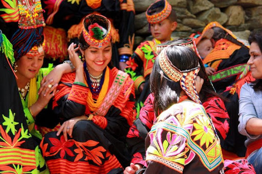 Các chuyên gia càng bất ngờ hơn khi tìm hiểu về cuộc sống của người Hunzas. Trong số này có việc suốt nhiều thế kỷ, không có thành viên bộ tộc nào mắc ung thư, dạ dày, viêm ruột thừa.
