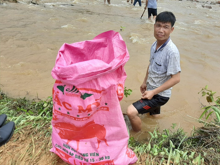 Nguyên nhân vỡ đập hiện vẫn đang được làm rõ...
