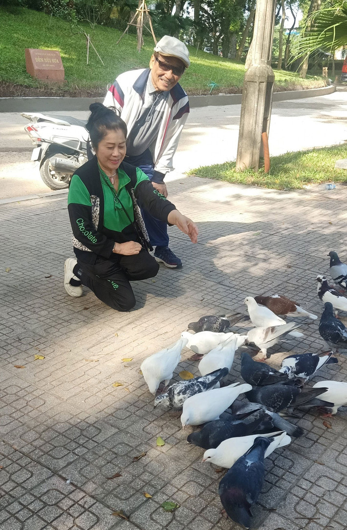 Cuộc sống của NSND Trần Hiếu và vợ trôi qua yên bình.