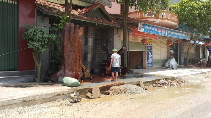 Cụ thể, đối với các gói thầu xây lắp số 11, 12, 13, 14, 15 trên địa phận tỉnh Bắc Ninh: Gia hạn tiến độ thực hiện đến 31/5/2016. Đối với gói thầu xây lắp số 16, 17 trên địa phận tỉnh Hải Dương: Gia hạn tiến độ thực hiện đến 31/8/2016. Đối với các gói thầu điện chiếu sáng, ATGT, trạm thu phí, gia hạn tiến độ thực hiện đến 30/9/2016. Nếu không có biện pháp bảo đảm trong quá trình thi công, người dân nơi đây phải sống trong tình trạng bụi bẩn thêm nhiều thời gian nữa.