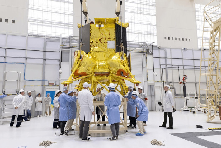 Theo Roscosmos, hạ cánh mềm xuống bề mặt Mặt Trăng là một trong những nhiệm vụ chính của Luna-25.