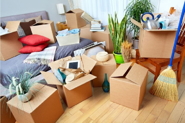 Trong phong thủy nhà đất, đặc biệt là với những người kinh doanh bất động sản, quan niệm rằng: "Chuyển nhà trong tháng 7 Âm lịch thường kinh động đến người đã khuất”.