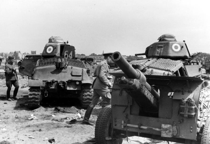 Trận tấn công nước Pháp diễn ra từ ngày 10/5 - 25/6/1940. Hitler hạ lệnh cho quân Đức tấn công xâm lược nước Pháp. Mặc dù hai bên có số quân tương đương nhau nhưng cuối cùng Đức quốc xã thắng trận.