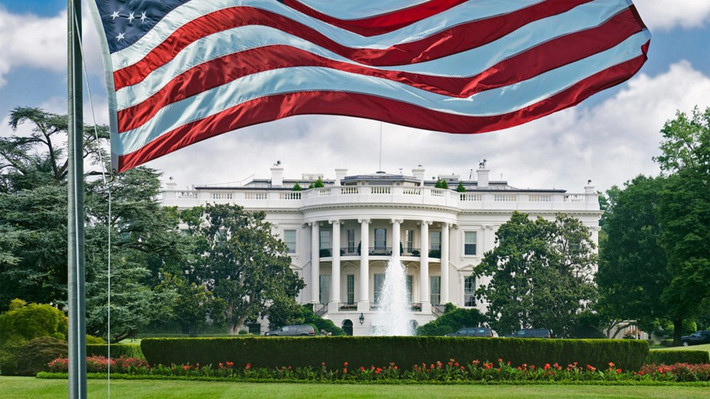 Tổng thống Mỹ Ronald Reagan cũng cho xây một đường hầm ở Nhà Trắng vào năm 1987. Đường hầm dẫn tới một cầu thang bên ngoài Phòng Bầu dục để thoát thân khi có khủng bố.