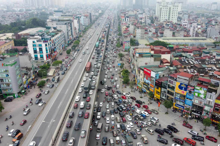 Sang giai đoạn 2 (từ năm 2026 - 2030), Hà Nội sẽ mở rộng vùng thu phí ô tô phía bờ Nam sông Hồng. Cụ thể, khu vực thu phí mở rộng có ranh giới giới hạn bởi các đường Vành đai 3 - Cầu Thanh Trì - Pháp Vân - Mai Dịch - Phạm Văn Đồng - Cầu Thăng Long - Âu Cơ - Nghi Tàm - Yên Phụ - Trần Nhật Duật - Vành đai 3.