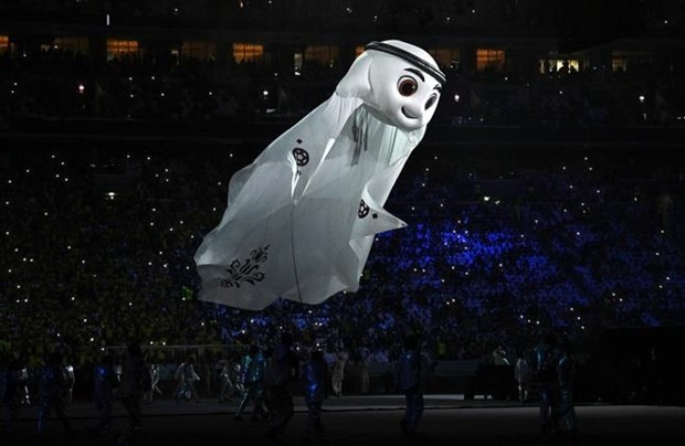 Lễ khai mạc World Cup 2022 được nước chủ nhà Qatar tổ chức long trọng, hoành tráng tại sân vận động Al Bayt vào tối ngày 20/11. Trong khuôn khổ sự kiện này, Qatar giới thiệu với khán giả linh vật chính thức của World Cup 2022 có tên La'eeb.