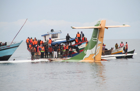 Hãng hàng không Precision Air cho biết chuyến bay gặp nạn mang số hiệu PW494, chở 39 hành khách và 4 thành viên phi hành đoàn gồm 2 phi công và 2 tiếp viên. Sau khi xảy ra sự cố nghiêm trọng trên, Thủ tướng Tanzania Kassim Majaliwa thông báo đã có ít nhất 19 người thiệt mạng trong vụ máy bay lao xuống hồ Victoria ngày 6/11.