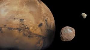 Khi Phobos ngày càng tiến gần hơn tới bề mặt sao Hỏa, nó dần bị xé tọa bởi lực hấp dẫn mạnh của hành tinh đỏ. Những đường rãnh trên Mặt trăng Phobos chính là bằng chứng cho việc đó.