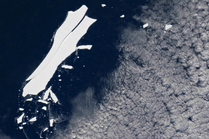Tuy nhiên, A-76A khó có thể còn nguyên vẹn lâu hơn nữa vì Drake Passage nổi tiếng là nơi đưa các tảng băng trôi trong chuyến đi một chiều đến những ngôi mộ ngập nước của chúng. Lý do chính cho hiện tượng này là Dòng điện Mạch cực Nam (ACC). Đây là dòng điện duy nhất chạy hoàn toàn quanh địa cầu và chứa nhiều nước hơn bất kỳ dòng điện nào khác trên Trái đất.