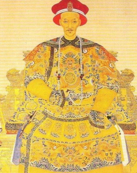 Ái Tân Giác La Miên Ninh hay còn gọi vua Đạo Quang. Dù ông nỗ lực chấn chỉnh tiêu cực trong triều đình nhưng những biện pháp triển khai không đạt được hiệu quả cao. Trong thời gian ông cầm quyền, chiến tranh nha phiến bùng nổ khiến nhà Thanh tiếp tục đi xuống. Vào năm 1850, ông băng hà và được truy tôn miếu hiệu là Thanh Tuyên Tông.