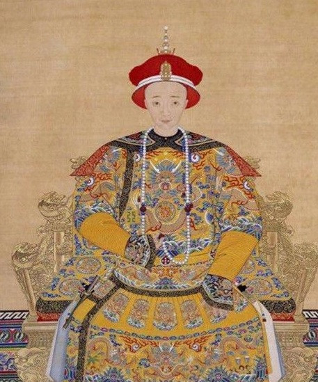 Ái Tân Giác La Dịch Trữ hay còn gọi vua Hàm Phong nắm quyền khi nhà Thanh xảy ra nhiều biến cố lớn, bao gồm cuộc khởi nghĩa Thái Bình Thiên quốc. Thêm nữa, nhiều cải cách do ông đề xướng không thể thực hiện do chịu sự kiểm soát của Từ Hy Thái Hậu. Hoàng đế Hàm Phong qua đời năm 31 tuổi và được truy tôn miếu hiệu là Thanh Văn Tông.