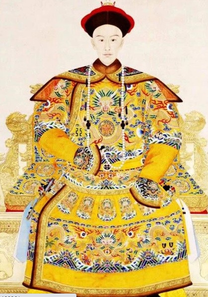 Ái Tân Giác La Tải Điềm hay còn gọi hoàng đế Quang Tự. Lên ngôi khi chỉ 4 tuổi, ông trở thành vị vua "bù nhìn" do người nắm quyền thật sự trong triều đình vẫn là Từ Hi Thái hậu. Năm 1908, hoàng đế Quang Tự Đế băng hà, hưởng thọ 38 tuổi và được truy tôn miếu hiệu là Thanh Đức Tông.