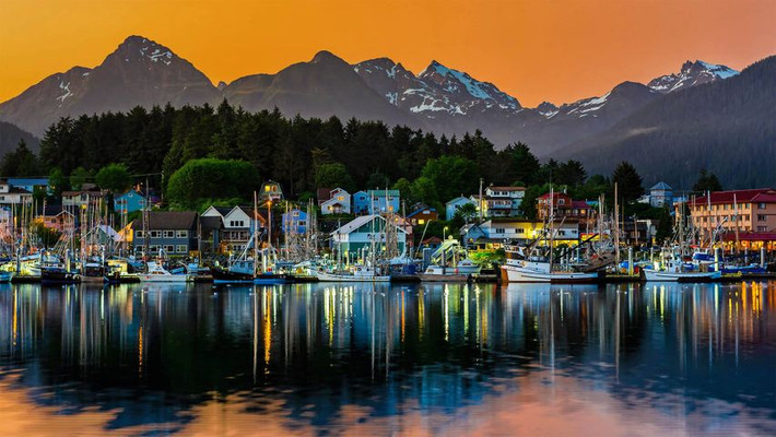 Liên quan đến thương vụ Alaska, một số nhà nghiên cứu cho rằng, Mỹ từng không muốn mua hòn đảo này của Nga. Nguyên do là bởi một số quan chức trong chính phủ cũng như những người đứng đầu doanh nghiệp ở Mỹ có những quan ngại về chi phí phát triển và duy trì một vùng rộng lớn và dân cư thưa thớt ở Alaska.