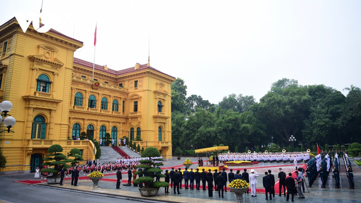 Toàn cảnh lễ đón Thủ tướng Đức Olaf Scholz tại Phủ Chủ tịch.