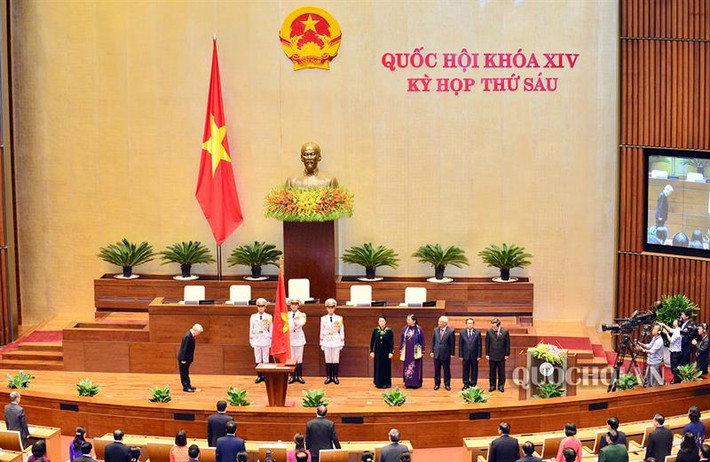 Chiều 23/10, tại Kỳ họp thứ 6 Quốc hội khóa XIV, Tổng Bí thư Nguyễn Phú trọng đã thực hiện nghi lễ Tuyên thệ nhậm chức Chủ tịch nước. Ảnh: Quochoi.vn