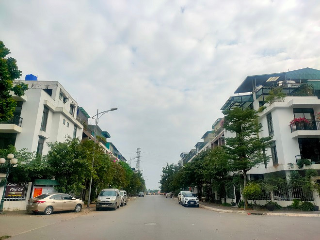 Mới đây, trả lời bức xúc của cử tri quận Hoàng Mai về việc hệ thống hạ tầng của dự án Khu đô thị Ao Sào dang dở chưa biết khi nào xong, UBND TP Hà Nội cho biết, đã giao Thanh tra thành phố thanh tra toàn diện dự án này.