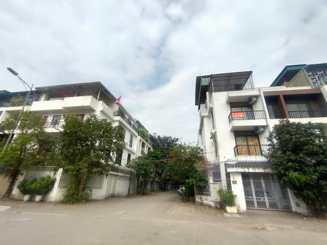 Khu đô thị Ao Sào được quy hoạch chi tiết có đất làm trường trung học cơ sở, trường mầm non, đất công trình hỗn hợp, đất nhà ở cao tầng trên, đất nhà ở thấp tầng.