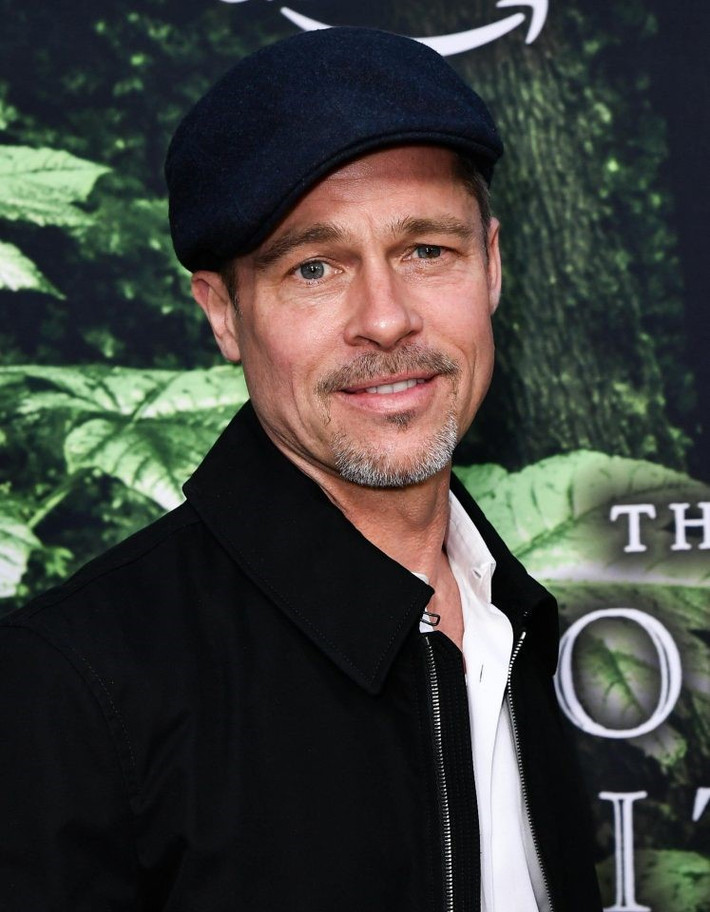Phần lớn ý kiến cho rằng Brad Pitt gầy trông thấy trong thời gian qua. Từ một biểu tượng của vẻ đẹp quyến rũ mạnh mẽ nam tính, nam diễn viên đang tự biến mình thành ông già.