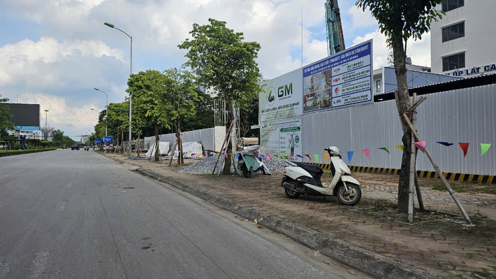 Hiện trên tuyến đường đang có một số công trình đang xây dựng.