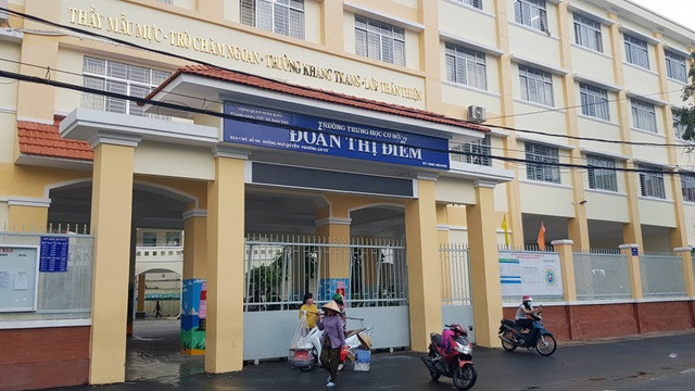 Để đảm bảo công bằng, học sinh trường tư ở Cần Thơ cũng được giảm học phí bằng số tiền miễn cho học sinh trường công lập. Thành phố đang xem xét hỗ trợ cấp bách cho các giáo viên hoàn cảnh khó khăn, mất thu nhập do dịch.
