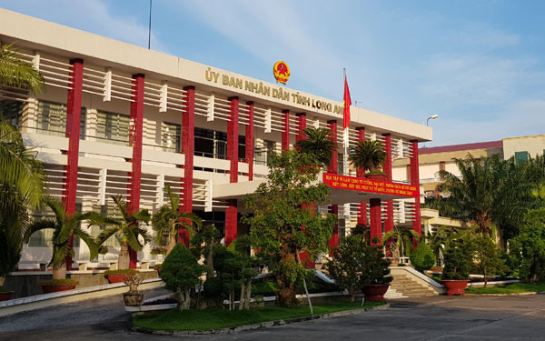 Tỉnh Long An: UBND tỉnh vừa phê duyệt đề xuất miễn học phí học kỳ I với 300.000 học sinh, từ bậc mầm non đến phổ thông trên địa bàn. Chủ trương này nhằm chia sẻ, hỗ trợ các hộ gia đình, phụ huynh và học sinh từ bậc mầm non đến phổ thông trong giai đoạn khó khăn vì dịch COVID-19.