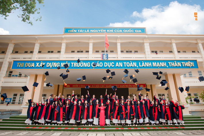 Với chính sách này, sẽ có hơn 222.400 học sinh trên địa bàn tỉnh được hưởng lợi. Dự kiến nguồn kinh phí hỗ trợ trong năm học 2021-2022 sẽ là hơn 138,2 tỷ đồng, được lấy từ nguồn kinh phí phòng chống dịch COVID-19 và nguồn ngân sách Trung ương hỗ trợ.