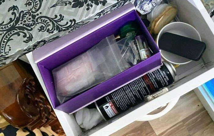 2 mẹ con mua bán ma túy: Công an TP. Châu Đốc - tỉnh An Giang bắt giam Trần Thị Tuyết (tự Mận, SN 1968) và Huỳnh Thanh Hiền (SN 1996, con gái Mận) về hành vi “Mua bán trái phép chất ma túy”. Tiến hành khám xét chỗ ở của bà Tuyết và Hiền, công an thu giữ 320 triệu đồng cùng nhiều tang vật liên quan đến hoạt động mua bán trái phép chất ma túy.